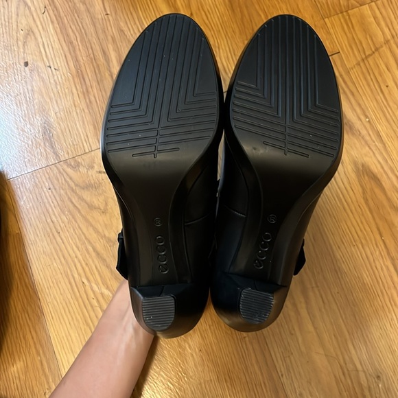 Black Ecco Mary Jane heel - Picture 3 of 3